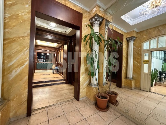 Office of 257 m² for rent in the business center "Oruzheyny Plaza"