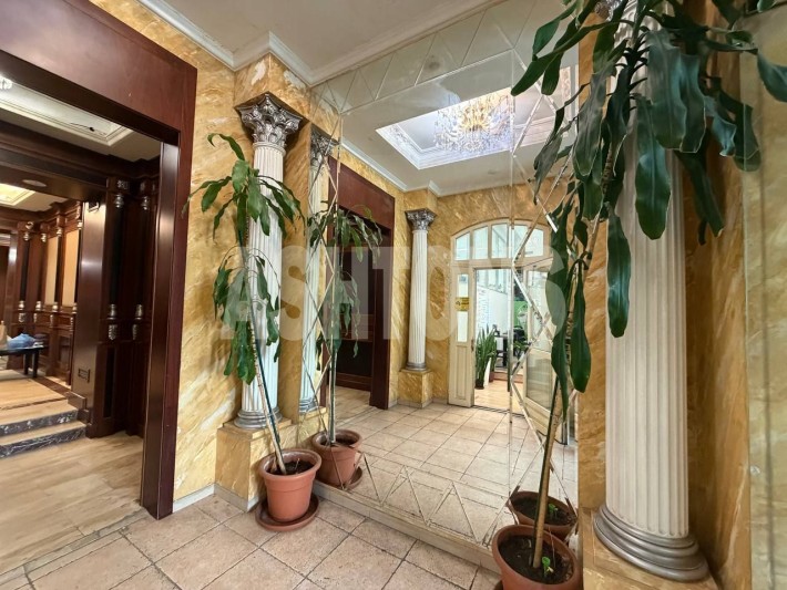 Office of 257 m² for rent in the business center "Oruzheyny Plaza"
