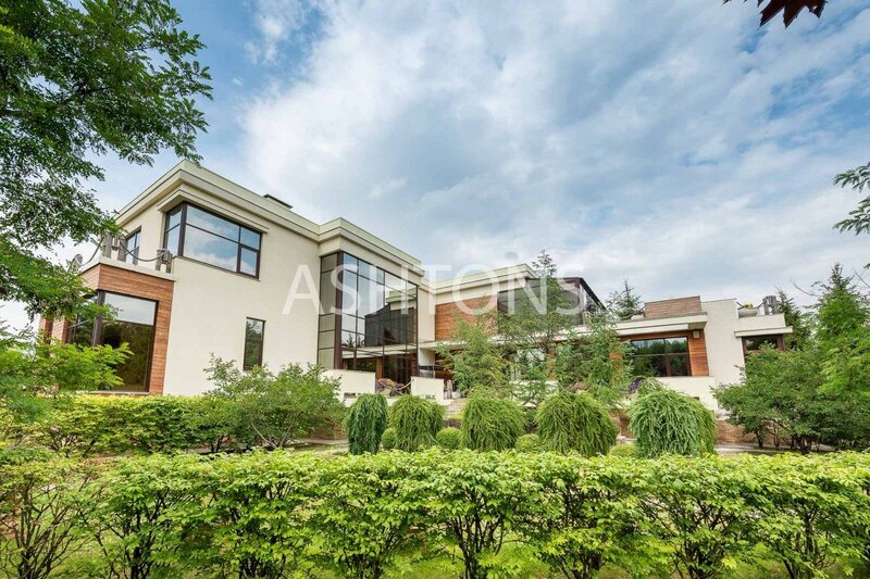 Designer Mansion for Sale in KP 10 Yards