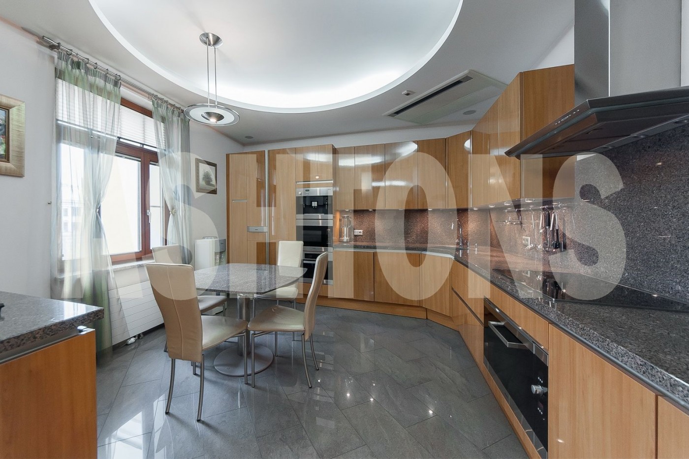 Ashtons International Realty ashtons.ru агентство элитной недвижимости аренда элитной квартиры в центре Москвы район Арбат