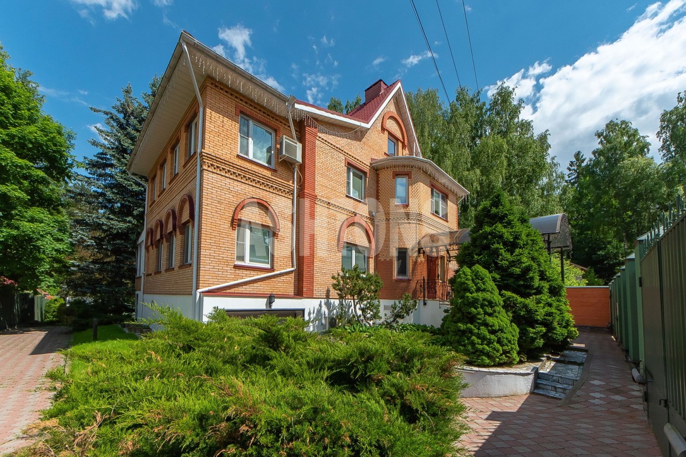 Продается 3-этажный коттедж деревне Таганьково