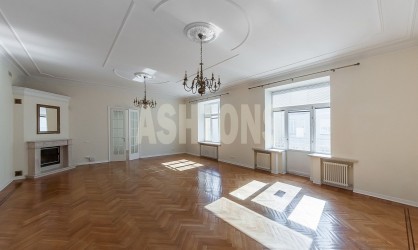 Аренда квартиры в дореволюционном доме, переулок Романов 5