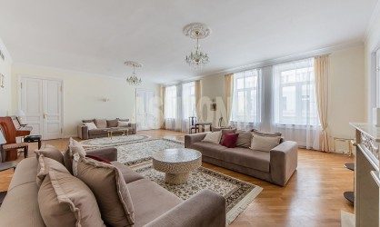 Multi-room apartment for rent in Romanov Lane
