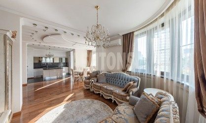 Spacious three-room apartment for sale at 28k3 Sevastopolskiy Prospekt