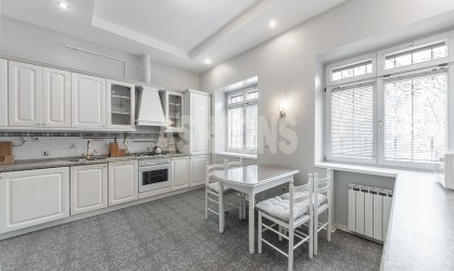 3‑room apartment for rent on Spiridonyevsky Lane