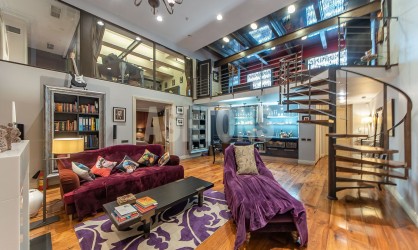 Rent a 3-room apartment in a historic building on Starokonyushenny Pereulok