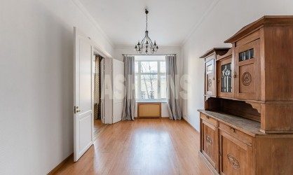 Rent a 5-room apartment in a pre-revolutionary mansion