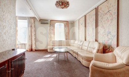 Five-room apartment for sale in the historic center of Moscow on Malaya Bronnaya